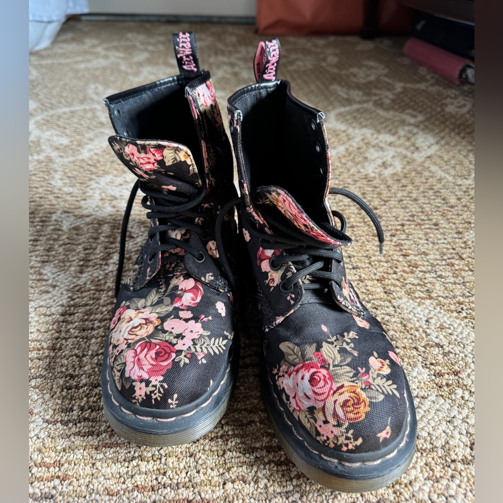 Dr. Marten Floral Rose High Top Canvas Boots US Women’s 7 (38)